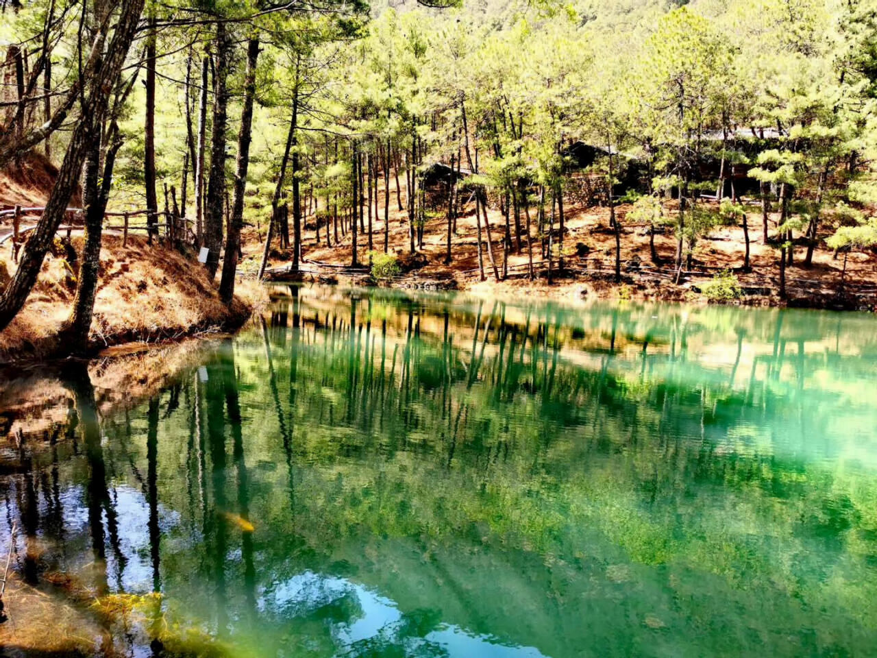 天行麗江姊妹湖戶(hù)外拓展訓(xùn)練基地
