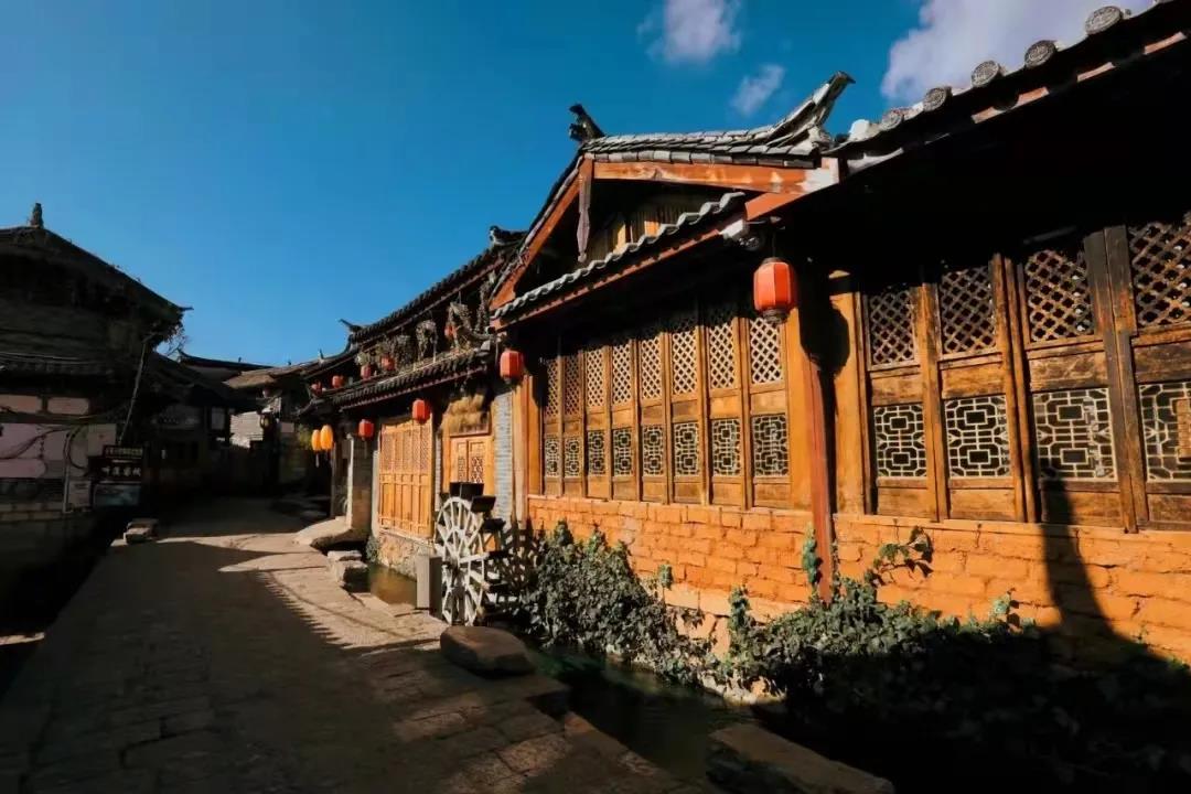 來束河古鎮(zhèn)，住一住，喝喝茶，收收心