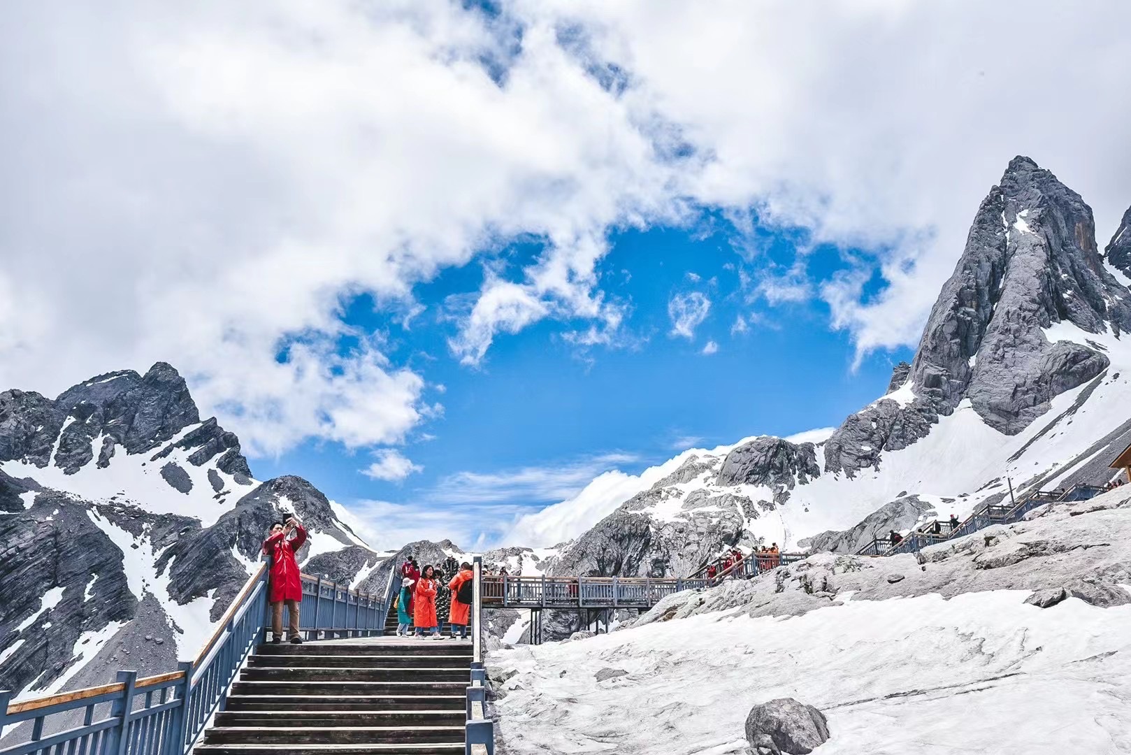 令人震撼的玉龍雪山旅游風(fēng)景區(qū)，風(fēng)景迤邐，美妙絕倫，讓人心之向往！