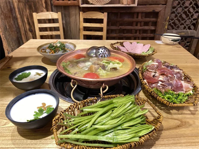 麗江美食攻略：”會(huì)吃的麗江人，一天都吃了什么？